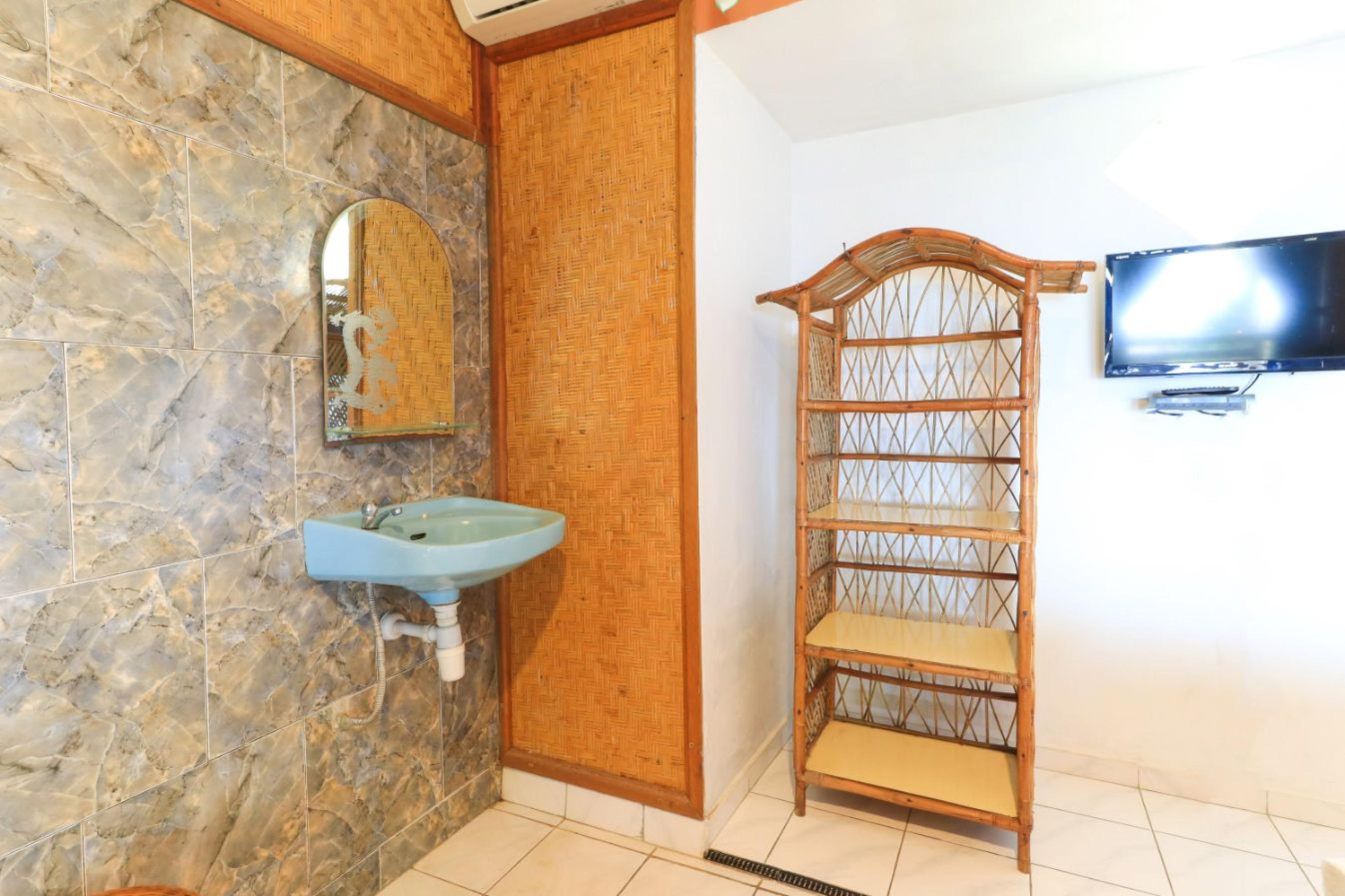 Hotel Tara Bar & Resto Air Sanih Kubutambahan  Esterno foto