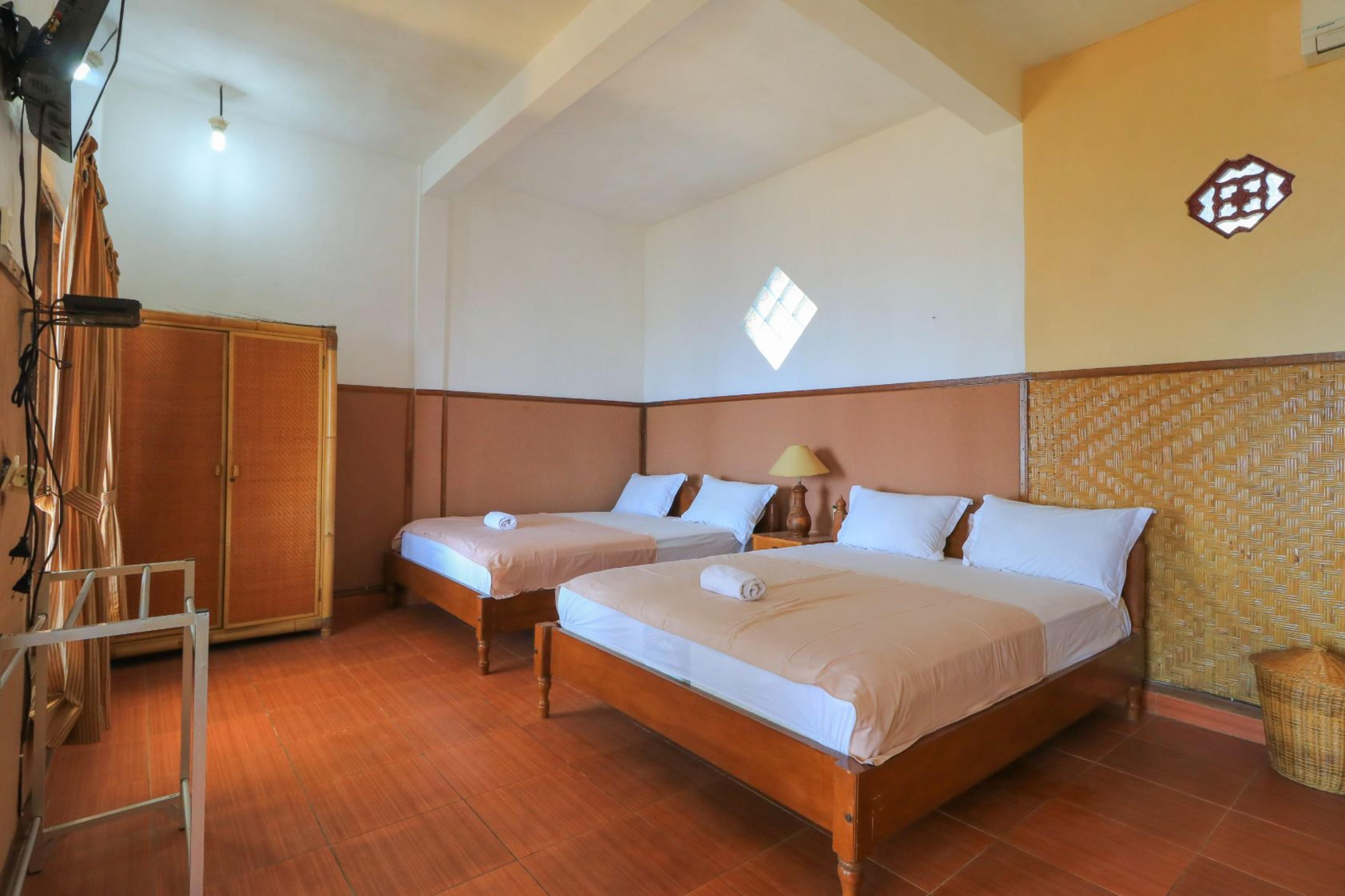 Hotel Tara Bar & Resto Air Sanih Kubutambahan  Esterno foto
